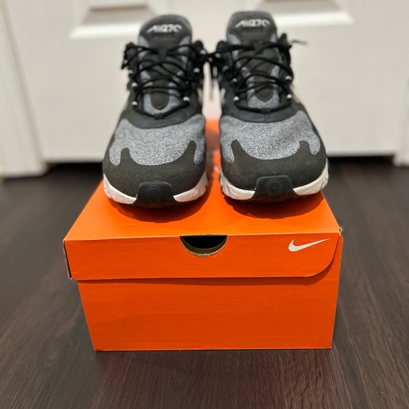 Nike Air Max 270 React - Picture 3 of 4